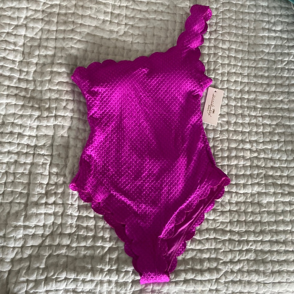 One arm scalloped swimsuit